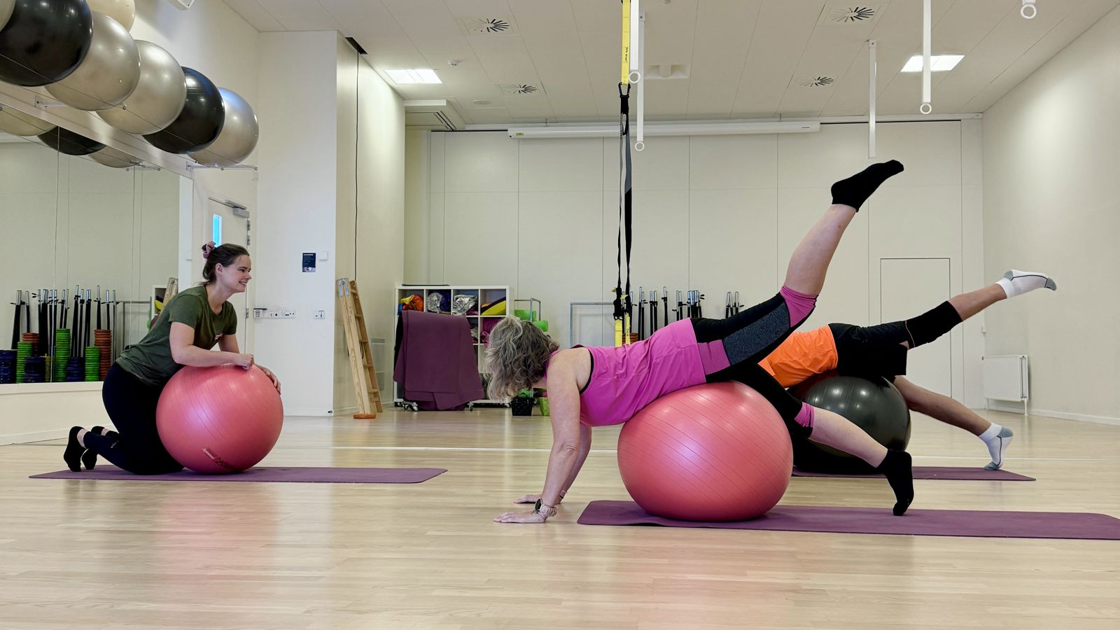 Benene op fra bold.jpg